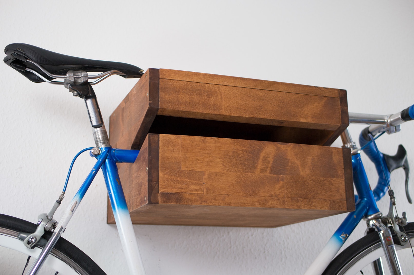 Fahrrad-Wandhalterung aus Holz selber bauen
