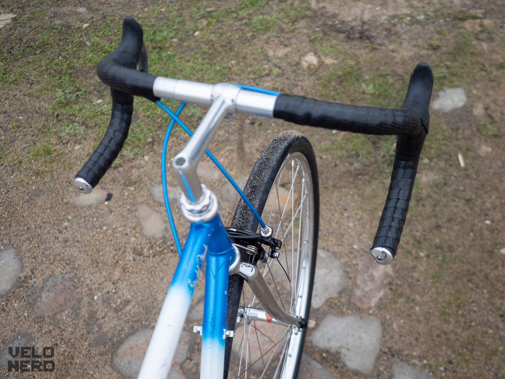 Vintage Rennrad zum GravelBike umbauen Kleine Reifen Große Bremsen velonerd.cc