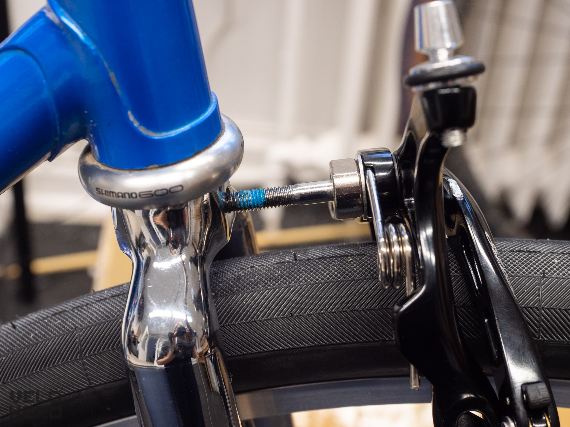 Vintage Rennrad zum GravelBike umbauen Kleine Reifen Große Bremsen velonerd.cc